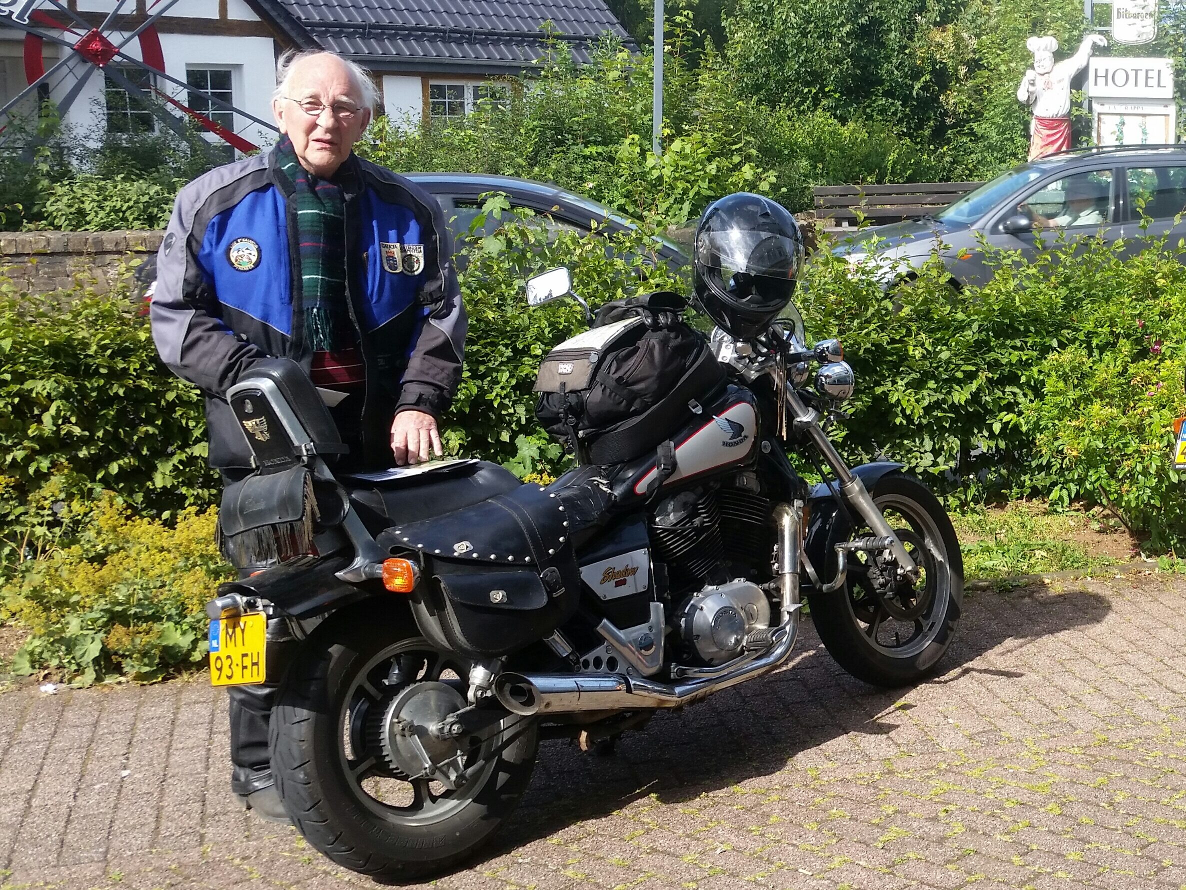 Afl. 025: Motorfamilie De Vaan: 84 jaar en nog lekker rijden