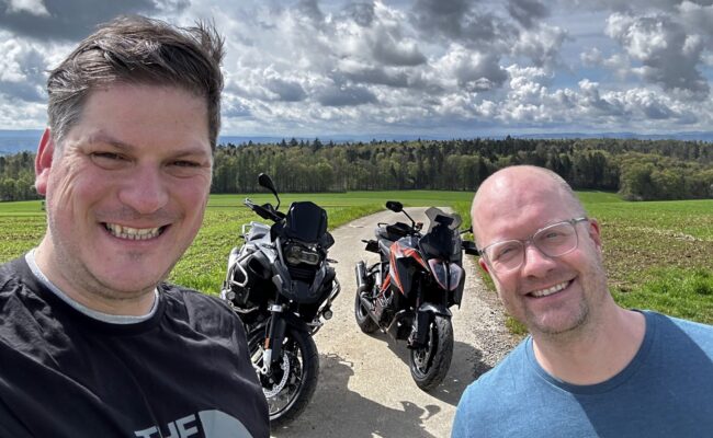 Motormakkers Theo en Jurjen in het Zwarte Woud