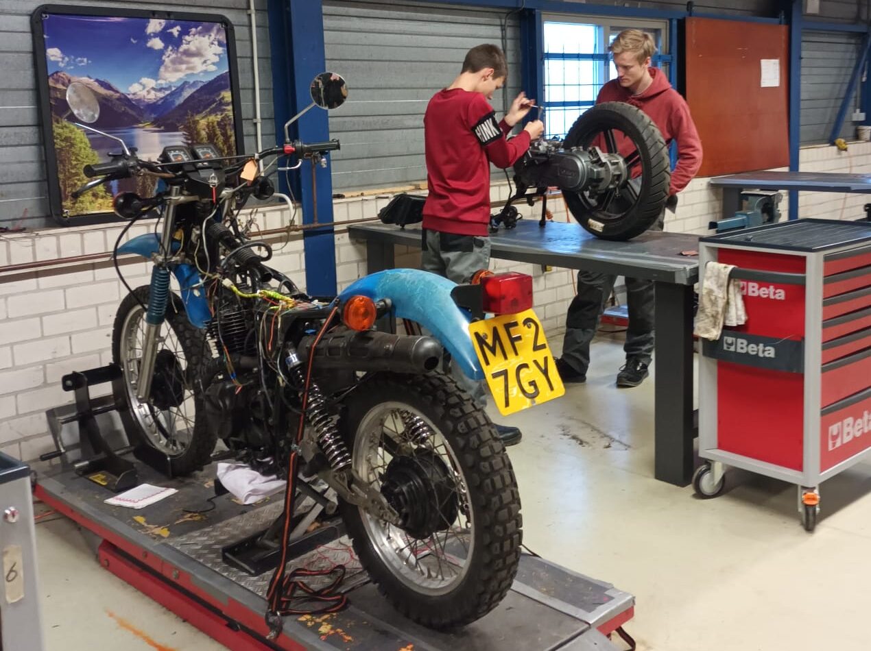 209 Afgeschreven door de maatschappij, gered door motoren